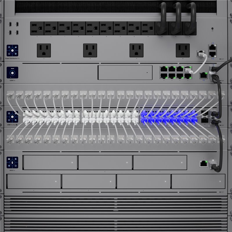 Rack de comunicaciones con cableado estructurado certificado